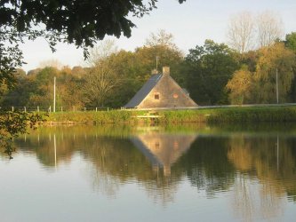 Reflet du Moulin dans l'étang de Poulloguer